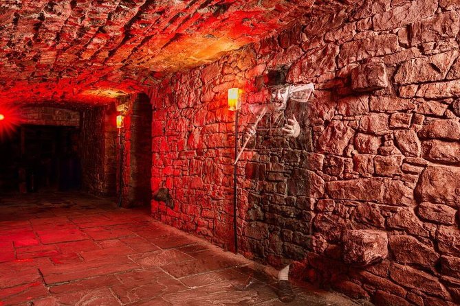 The World Famous Underground Ghost Tour - Descending into the South Bridge vaults