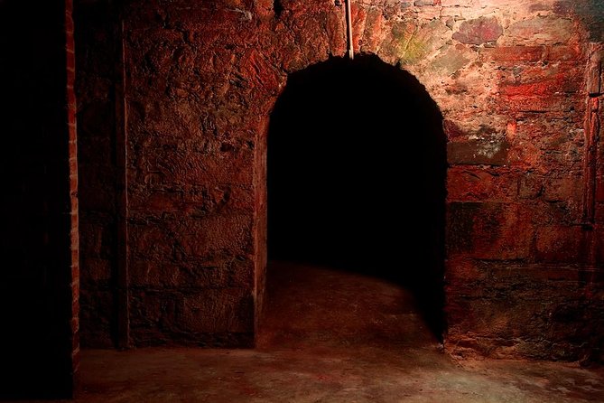 Underground Vaults Walking Tour in Edinburgh Old Town - The honest limits of the vaults