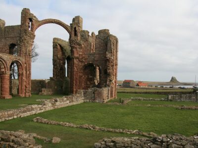 Viking Coast and Alnwick Castle Very Small Group Tour from Edinburgh