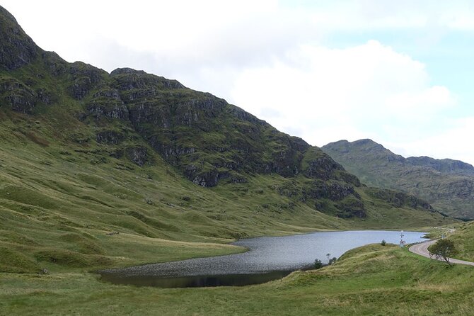 West Coast Lochs & Castles Tour - from Glasgow - Kilchurn Castle and a Highland cow bonus